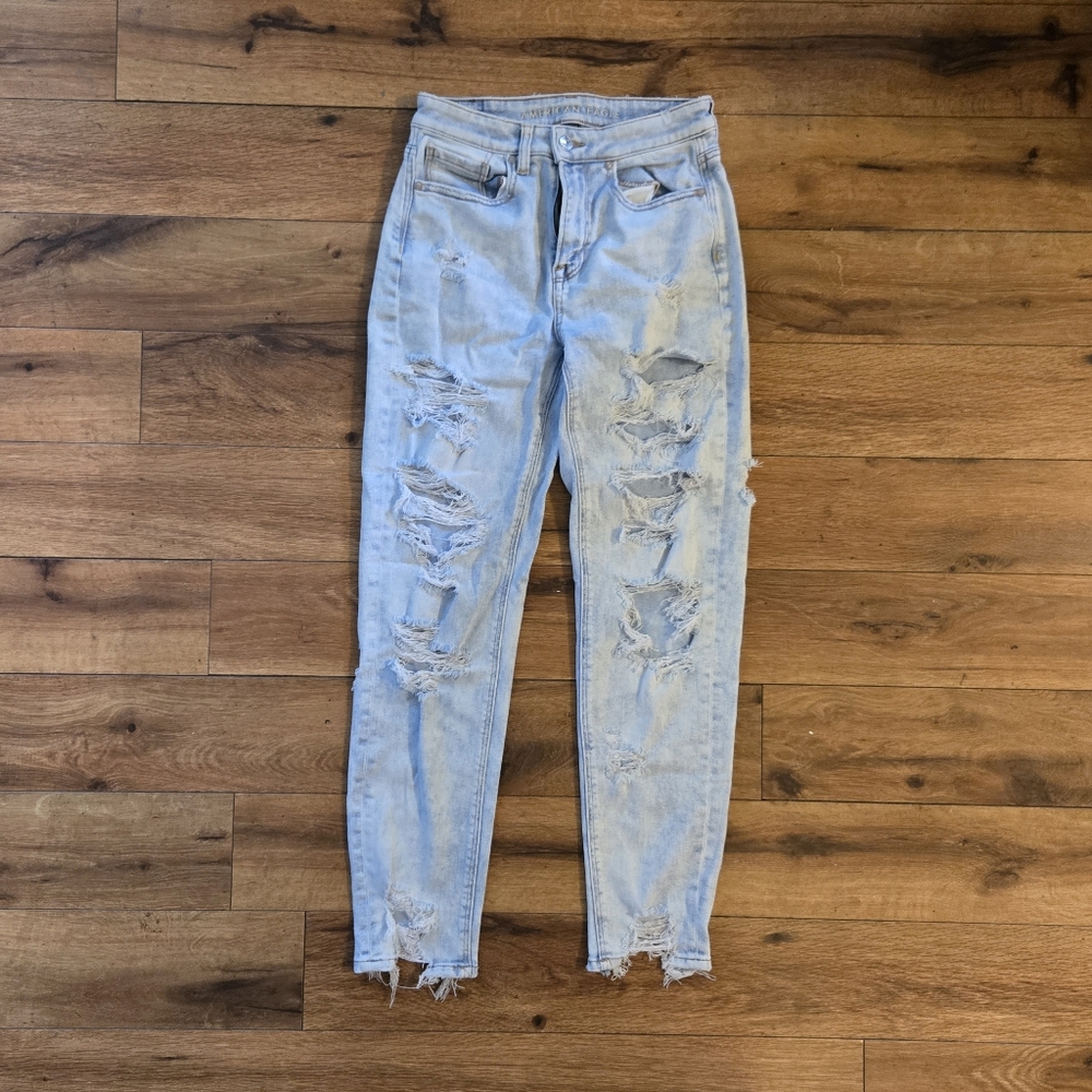 Distressed Light Wash American Eagle Mom Jeans